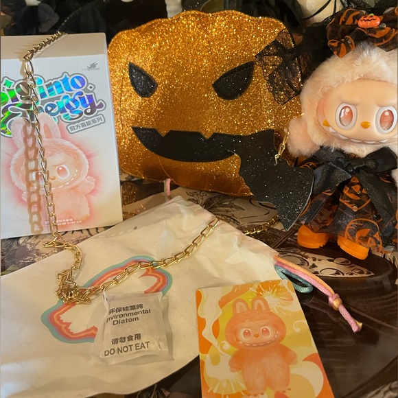 POP MART AUTHENTIC NEW LABUBU Big Into Energy HAPPINESS AND Glitter Pumpkin Bag - Picture 1 of 17